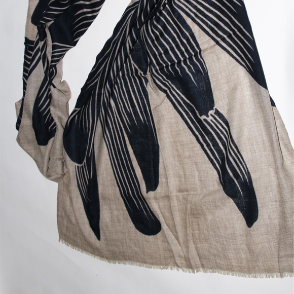 NEW Navy and Tan Scarf - Picture 2 of 2